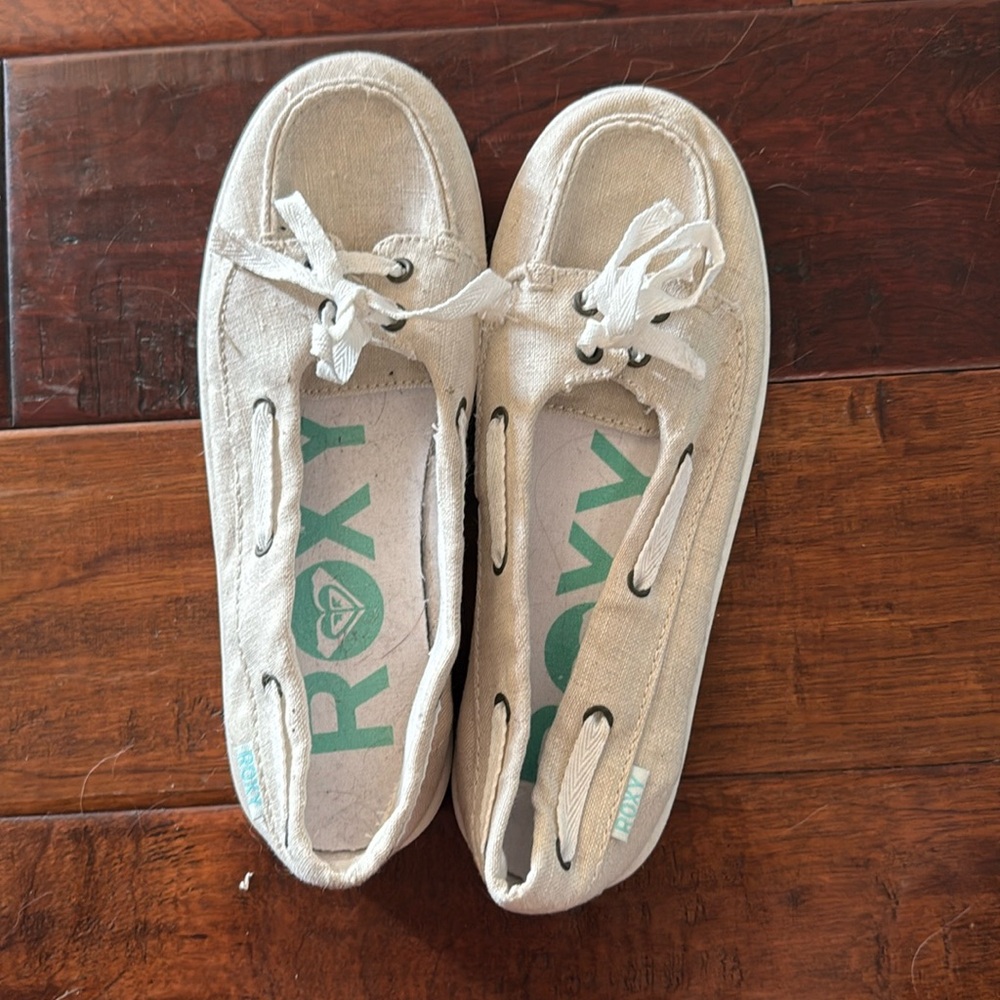 Never worn, Roxy, Slip-ons